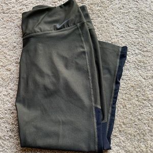 Nike capris leggings